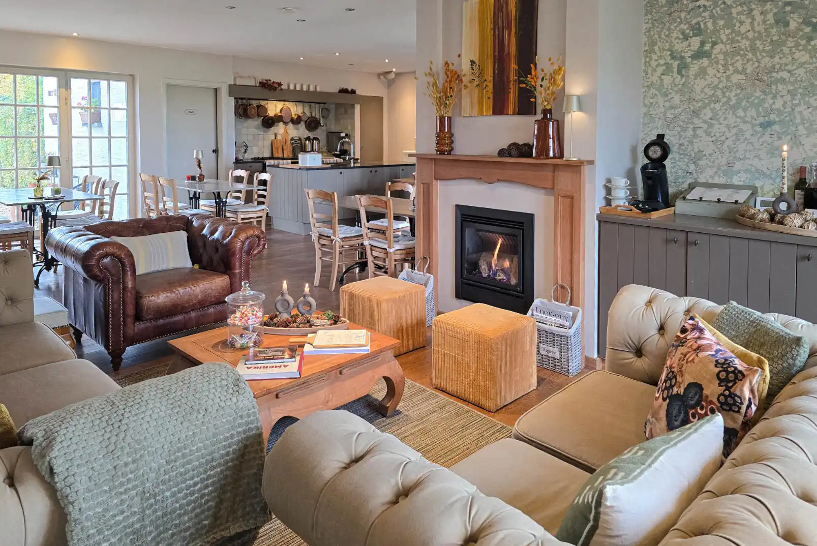 Idyllisch gelegen landgoed, voormalige hoeve, met karakterwoning, vakantieverblijf/boutique B & B met 6 vergunde kamers, parking en weide op circa 1 ha foto 5