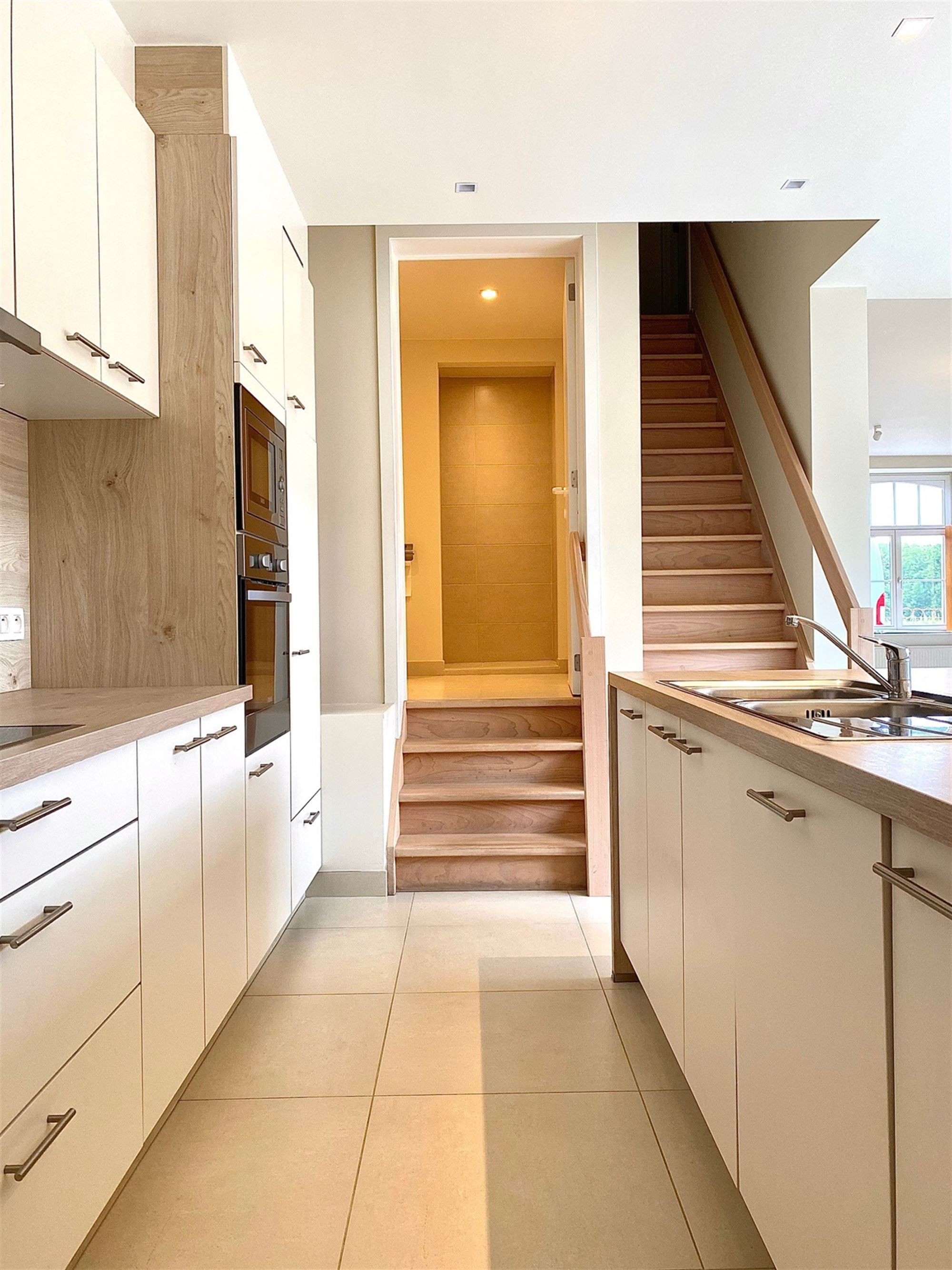 Charmante WONING (open bebouwing) met 3 SLAAPKAMERS, TUINTJE & TERRAS, zowel voor- als achteraan een OPEN GROEN ZICHT foto 9