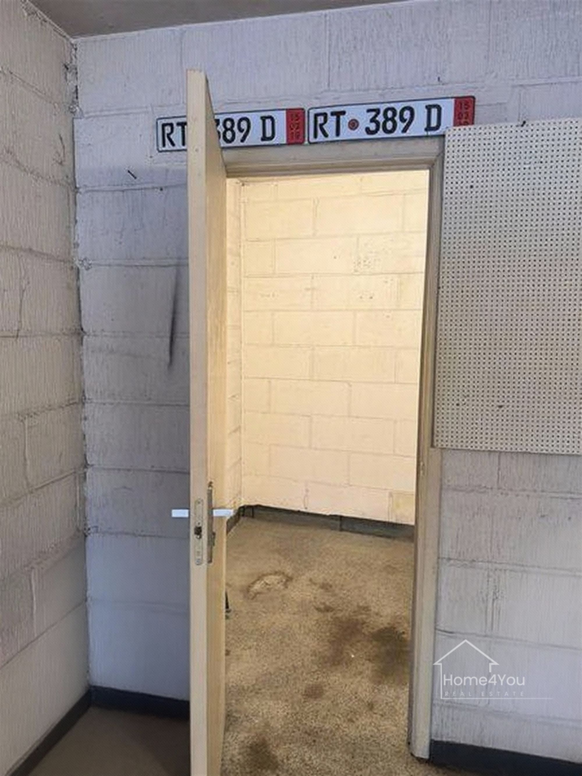 Garage met 2 staanplaatsen incl. een berging foto 3