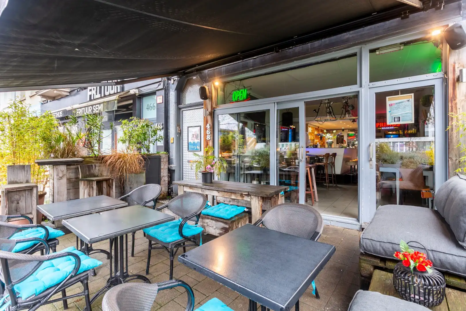 Handelshuis aan Berchem station foto 4