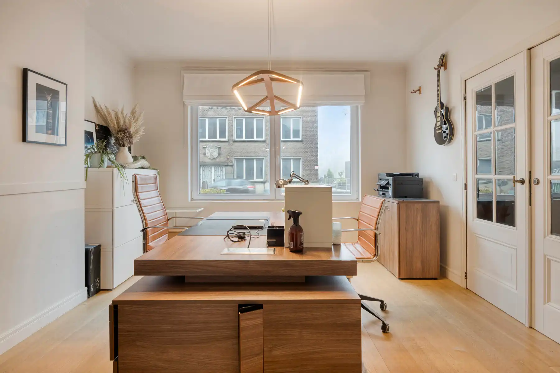 Leemans Immobiliën stelt u deze halfopen en bijzonder gezellige woning voor, gelegen in het hart van Merchtem.  foto 14