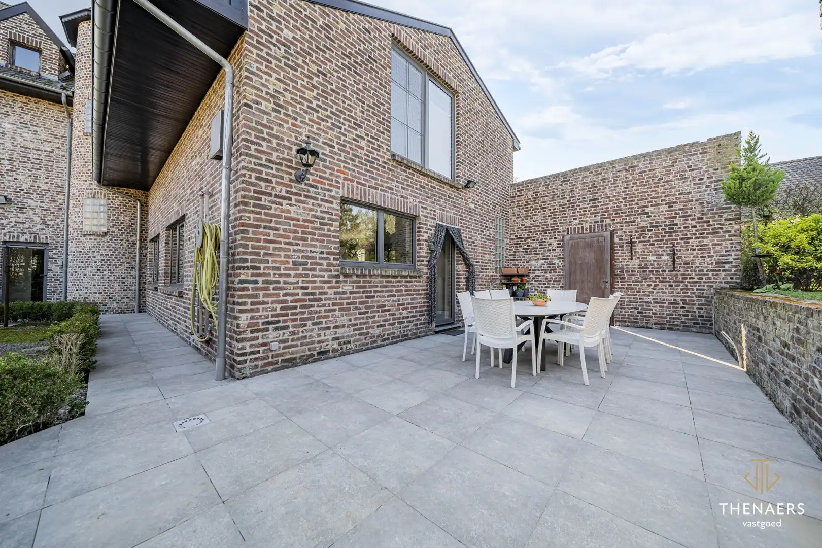 Karaktervolle en uitzonderlijk ruime woning met 5 slpks op&nbsp;een perceel van 36a 60ca. foto 33