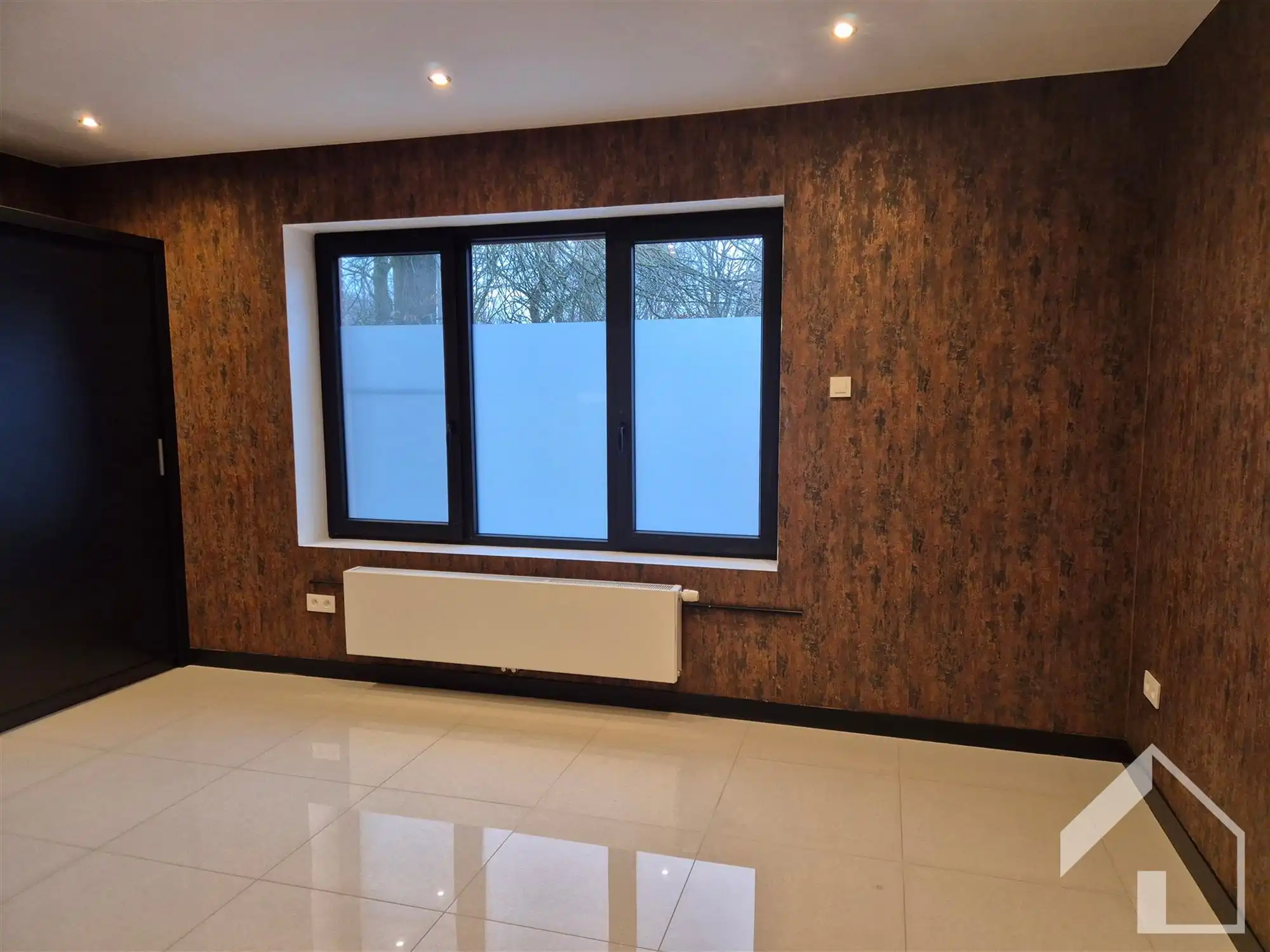 Lichtrijke huurwonig met leuke tuin, terras,oprit en 3 ruime slaapkamers nabij het centrum van Maria-ter-heid (Brasschaat) foto 7