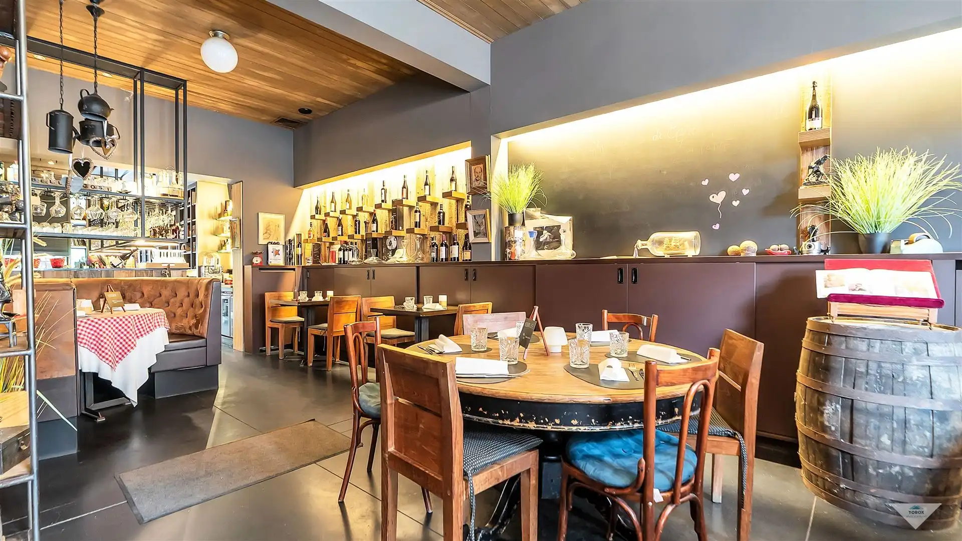 Commercieel handelspand met instapklaar restaurant te huur foto 2