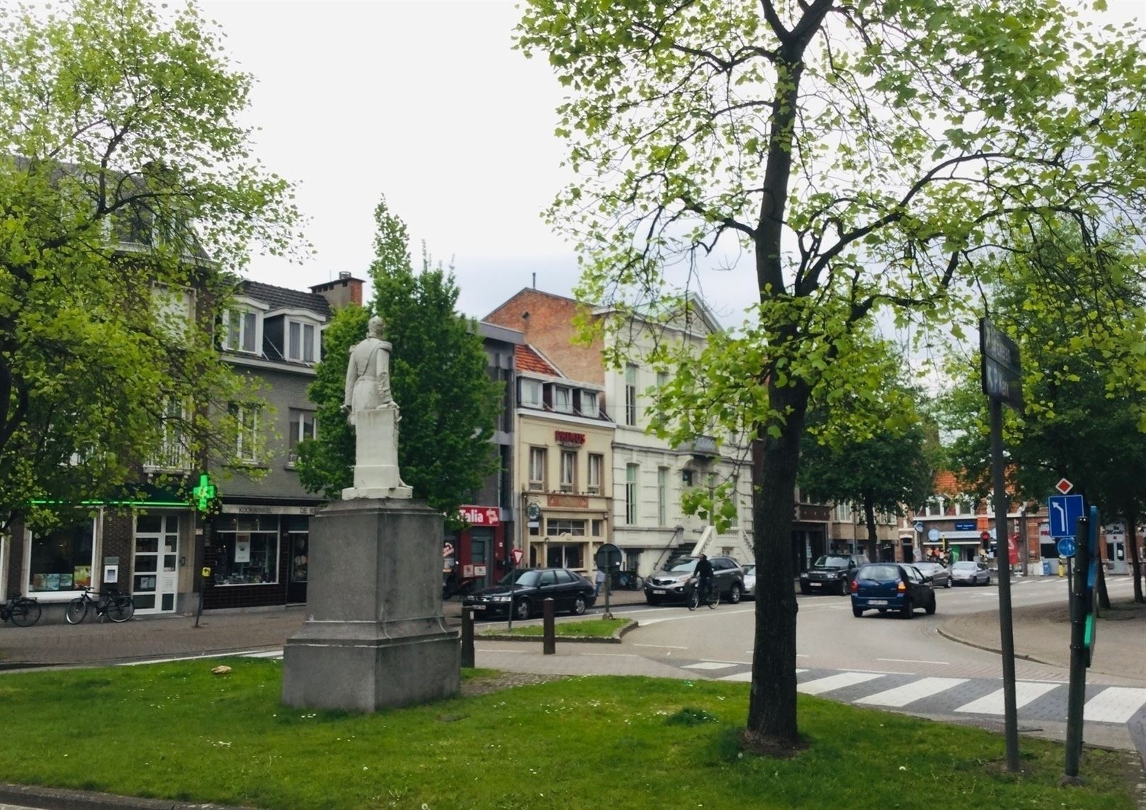 Polyvalent huis met handelsgelijkvloers en aparte inkom naar duplex appartement foto 4