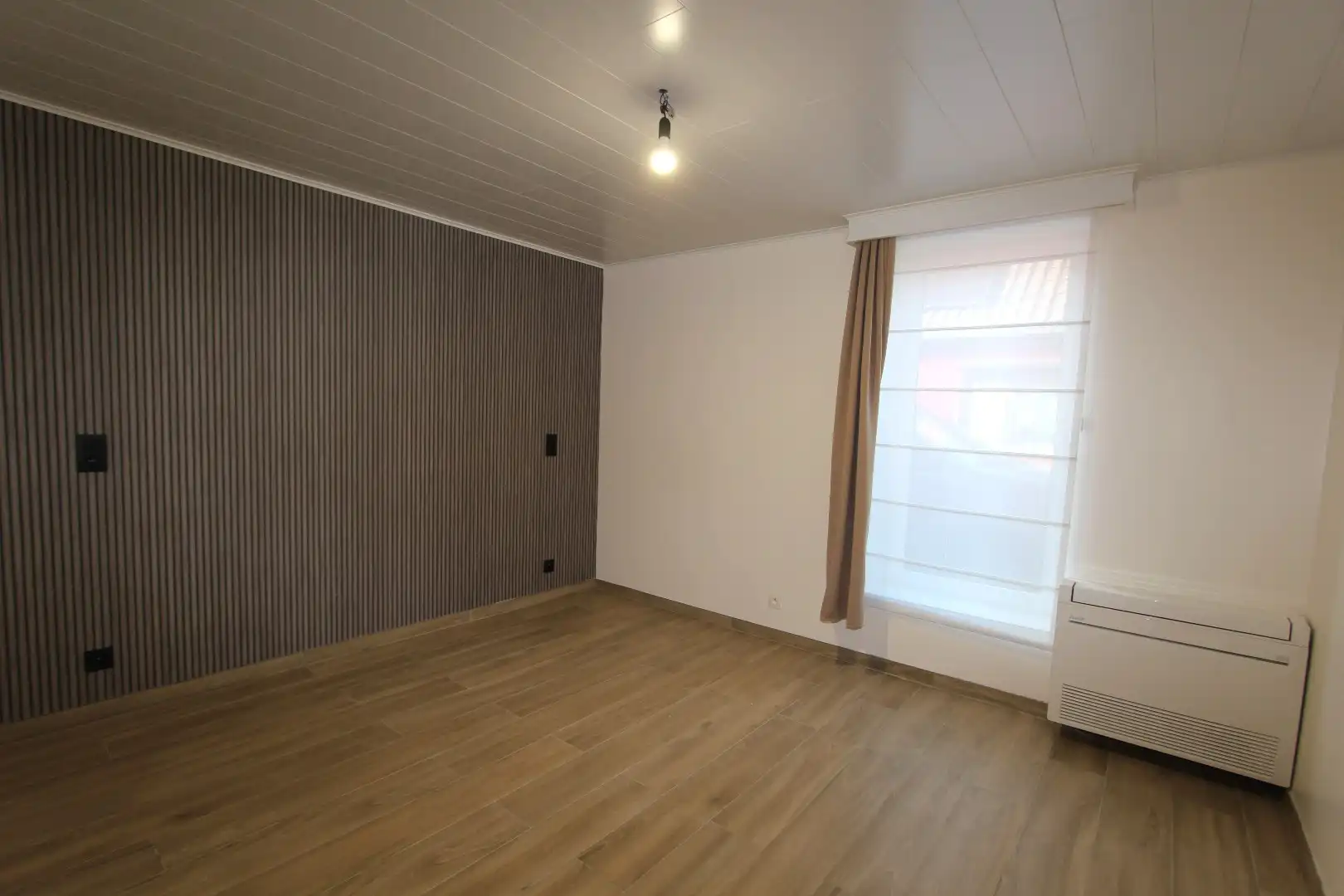 GELIJKVLOERS APPARTEMENT - VOLLEDIG VERNIEUWD foto 6