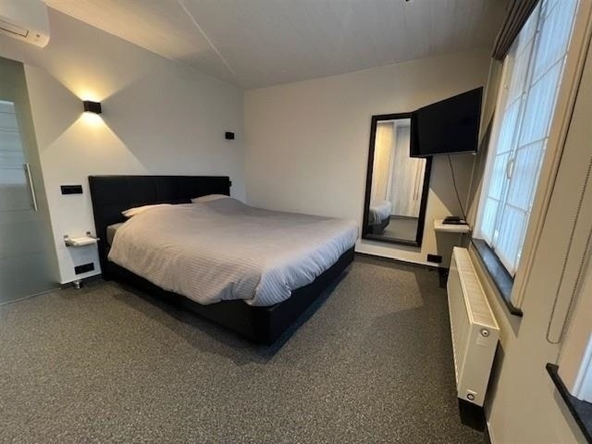 Charmante woning met tuin en uitweg voor fietsen! foto 12