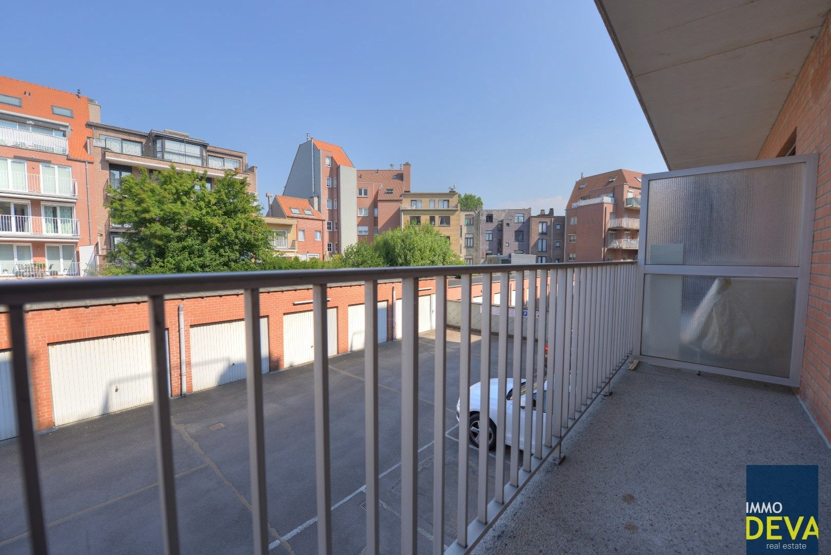 Mooi en zonnig appartement gelegen op de Van Bunnenlaan, vlakbij de Dumortierlaan en de zeedijk. foto 13