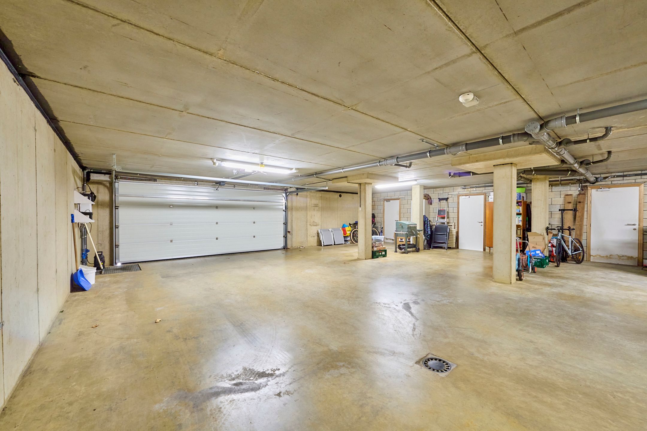 Smaakvol gelijkvloers appartement met 2 slaapkamers, zuidgerichte tuin, parking en kelderberging foto 11