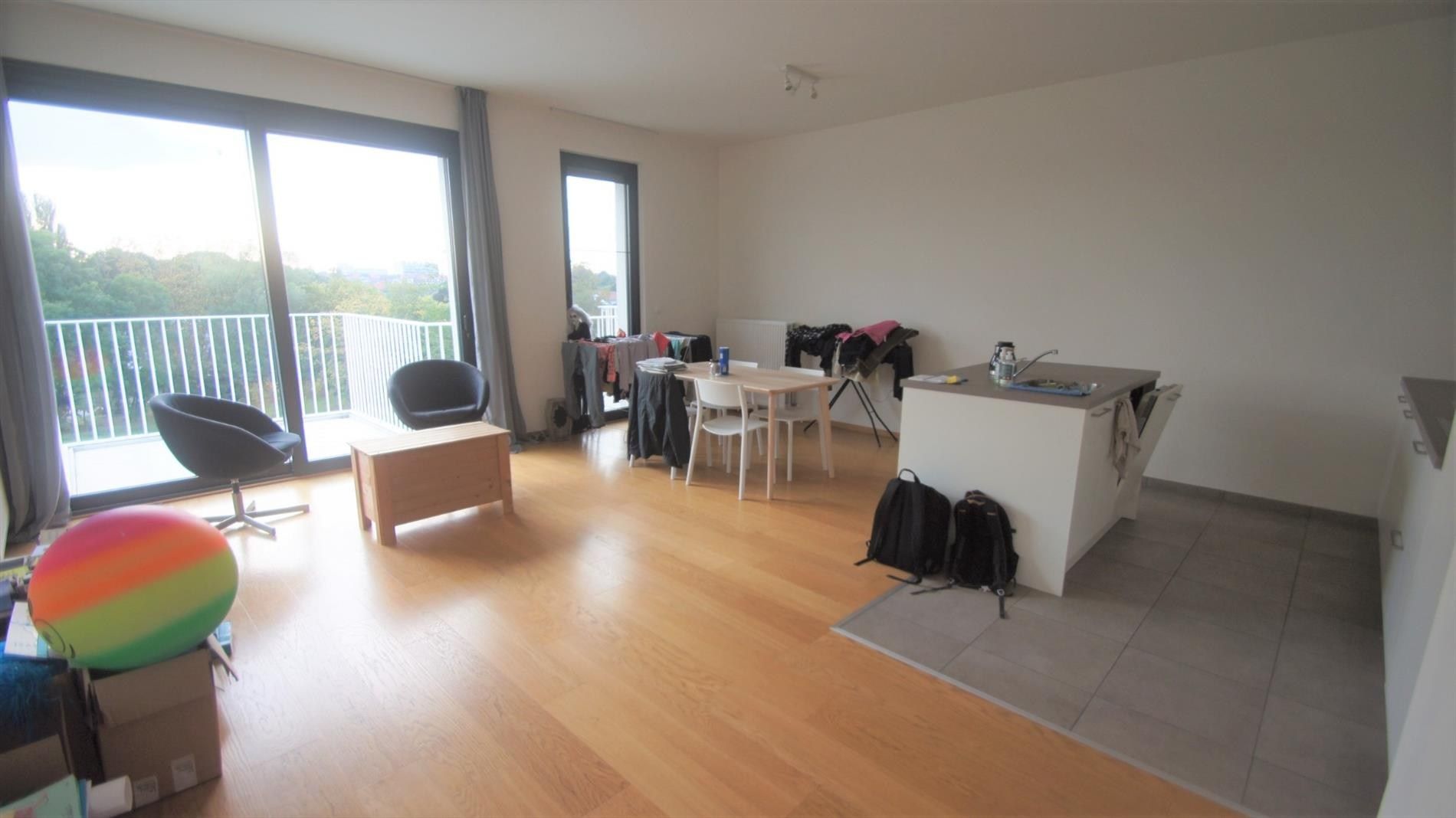 Ruime en moderne penthouse met 2 slpks, terras + autostaanplaats foto 3