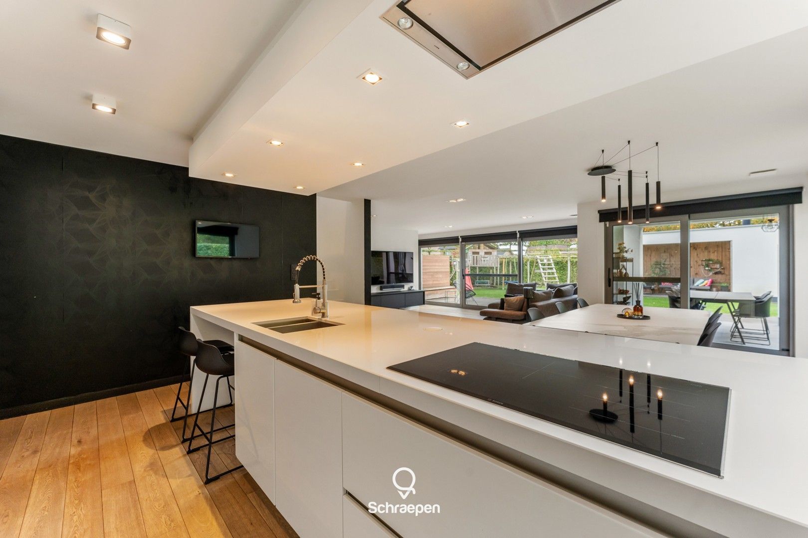 Hoogwaardig afgewerkte gezinswoning (232 m²) op zuidelijk georiënteerd perceel van circa 7 are! foto 11