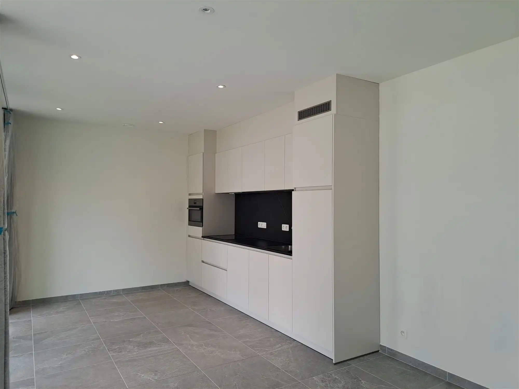 Gelijkvloers appartement met 1 slaapkamer en garage. In klassevol project. foto 9