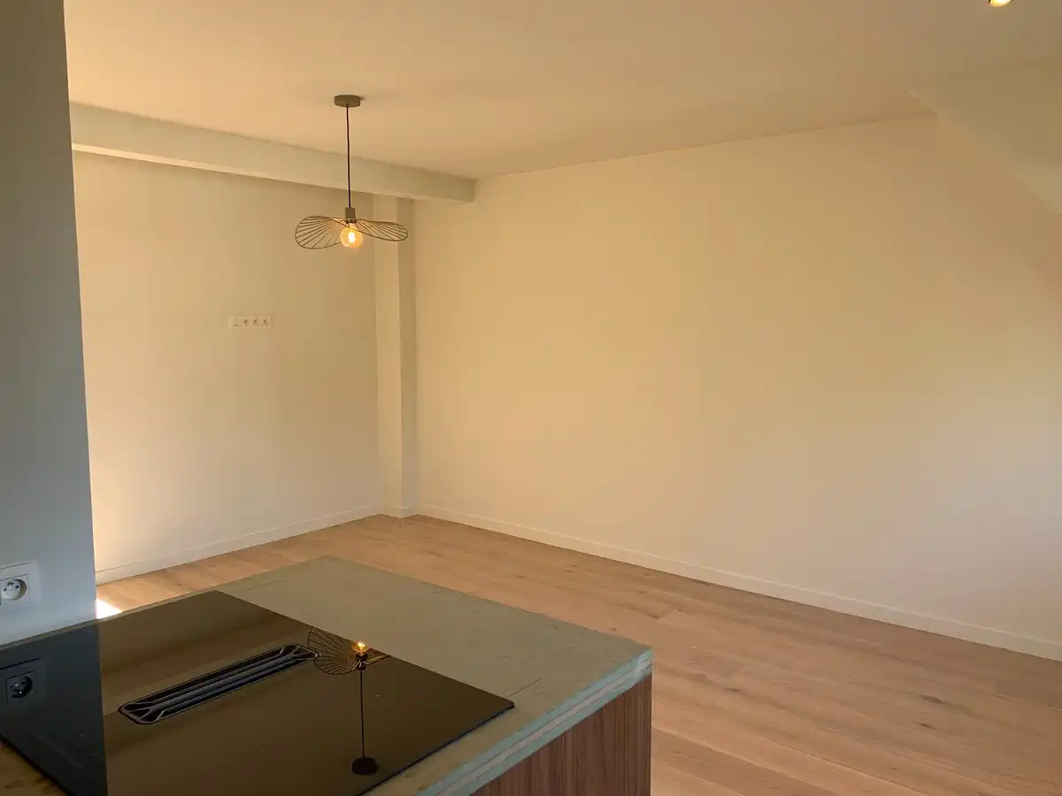 Volledig vernieuwd één slaapkamer appartement te huur in Merksem op de tweede verdieping foto 3