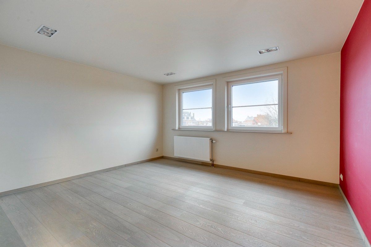 Prachtig dakappartement met 3 slaapkamers en 2 garages! foto 8