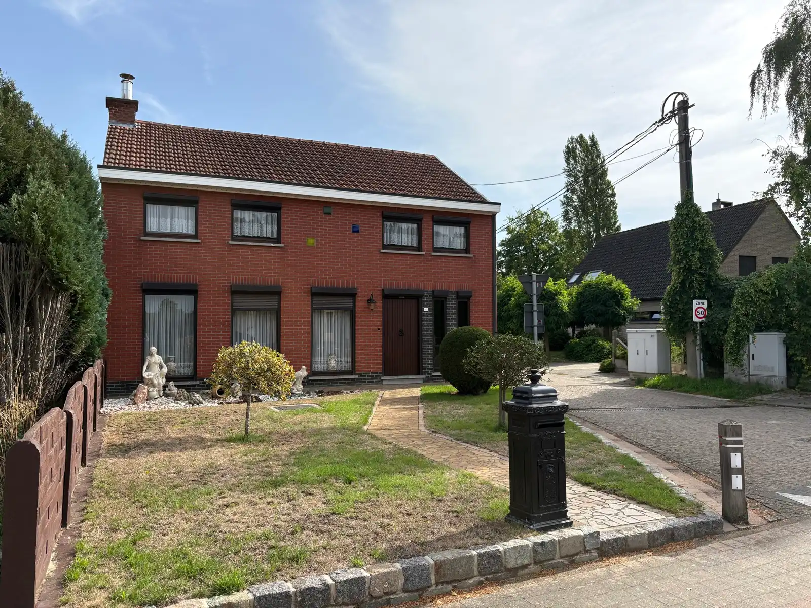 Charmante te renoveren woning foto 2