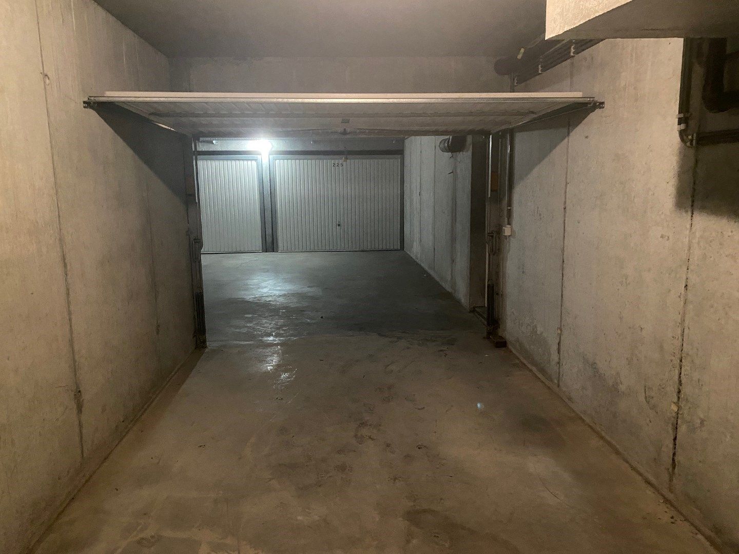 Garagebox TE HUUR centrum Waregem! foto 3