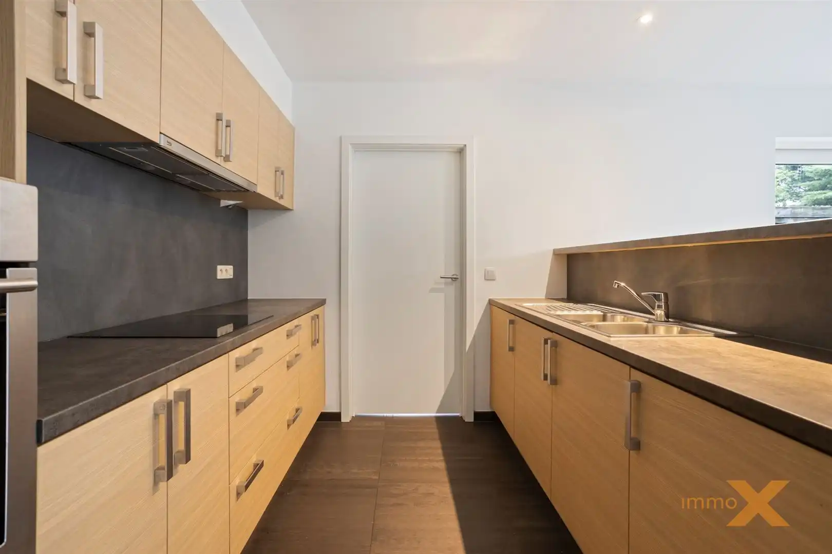 RECENTE INSTAPKLARE LICHTRIJKE RUIME WONING foto 8
