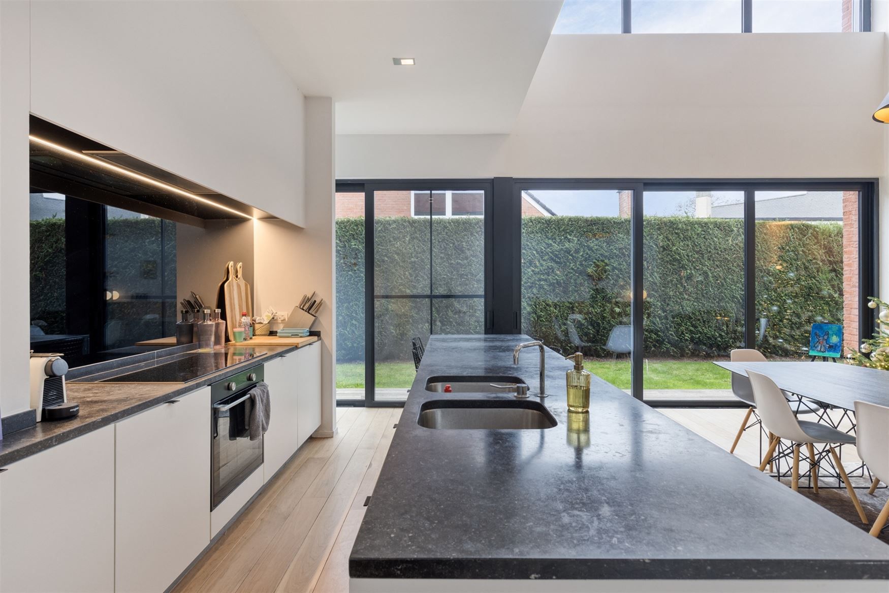 Ruime moderne villa foto 3