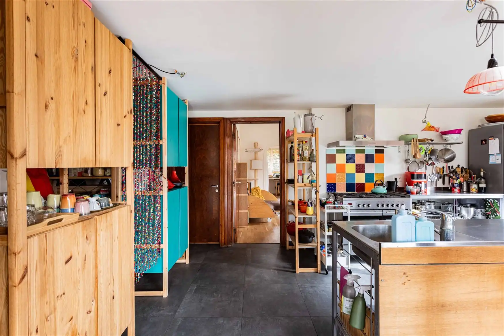 Een huis met karakter. Een tuin met sfeer foto 10