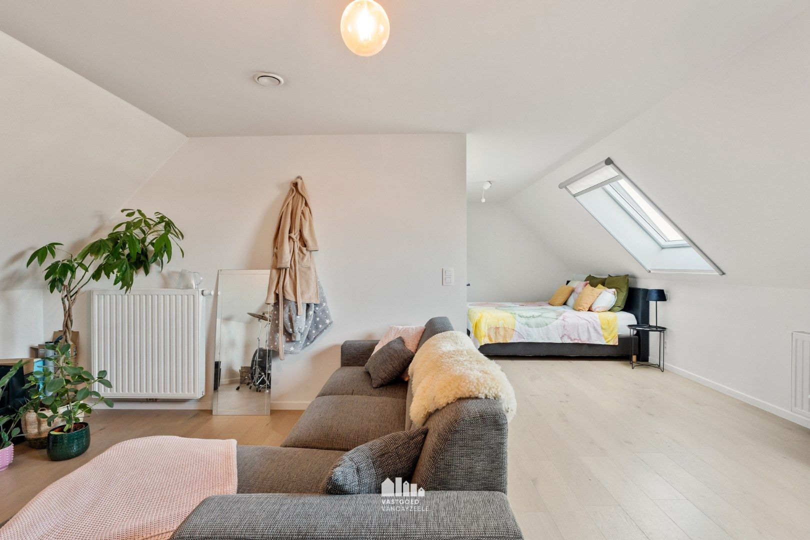 Recente kwalitatief afgewerkte woning met zonnige tuin en garage. foto 20