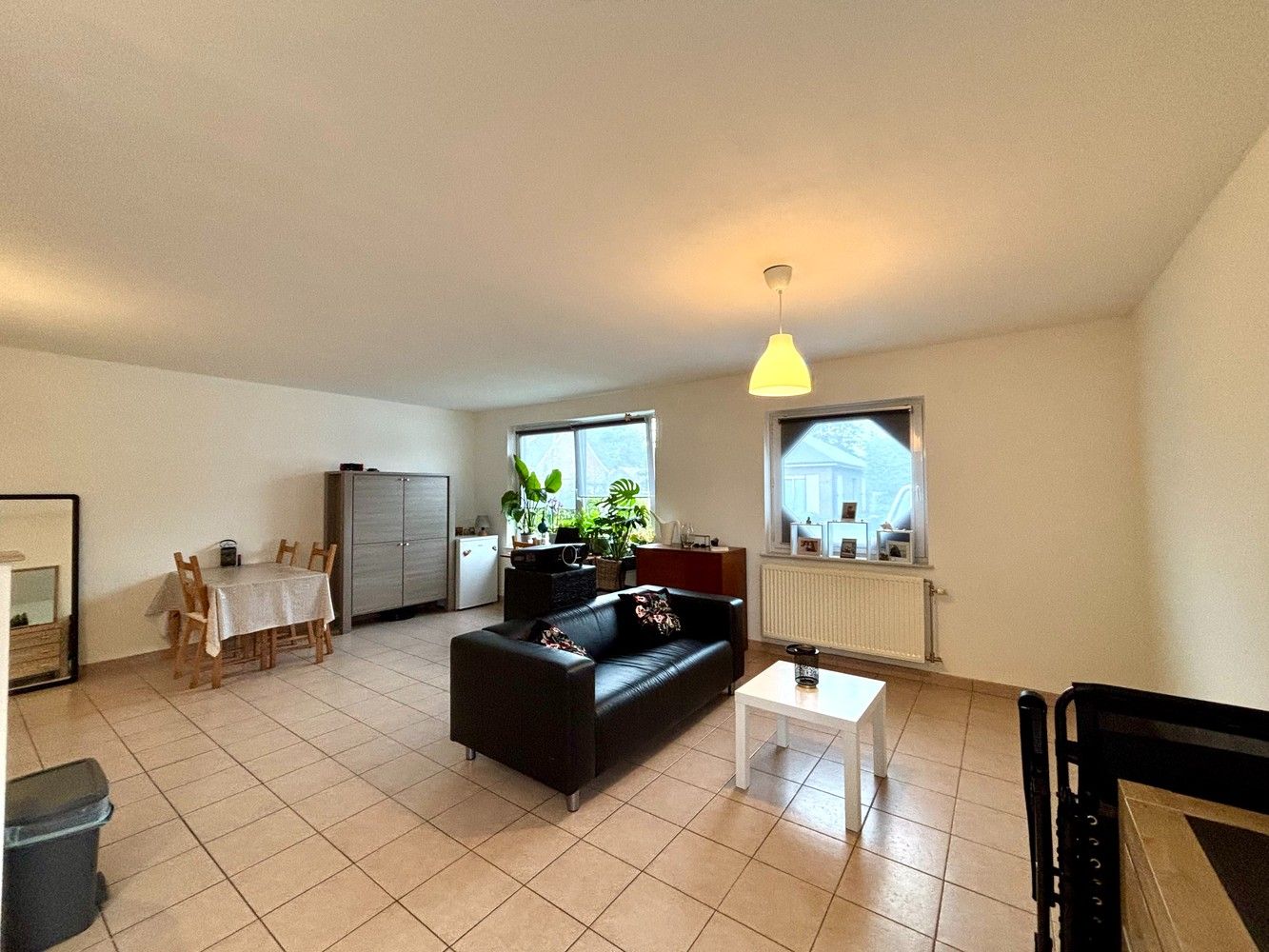 Instapklaar gelijkvloers appartement met aparte ingang, tuin en 2 staanplaatsen te Emblem! foto 6