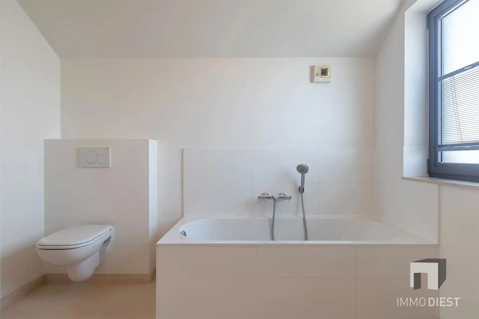 Luxe woning met 4 slaapkamers, 2 badkamers, garage en zonnige tuin foto 29