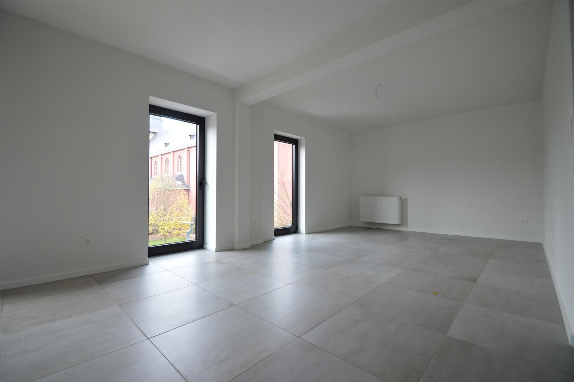  Stijlvol luxueus ingericht appartement met 2 slaapkamers en terras in hartje Hoeselt foto 12