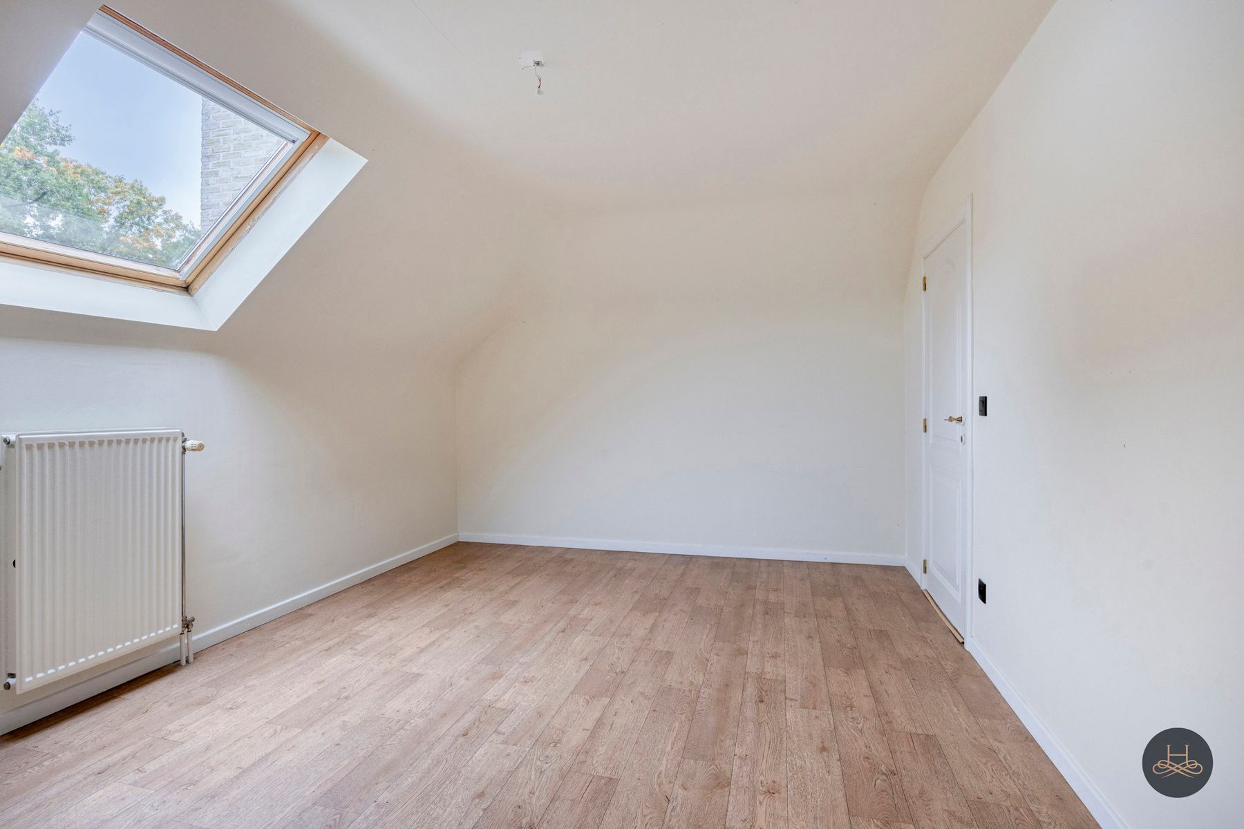 Ruime woonst met achterliggende loods - aandelenoverdracht foto 21