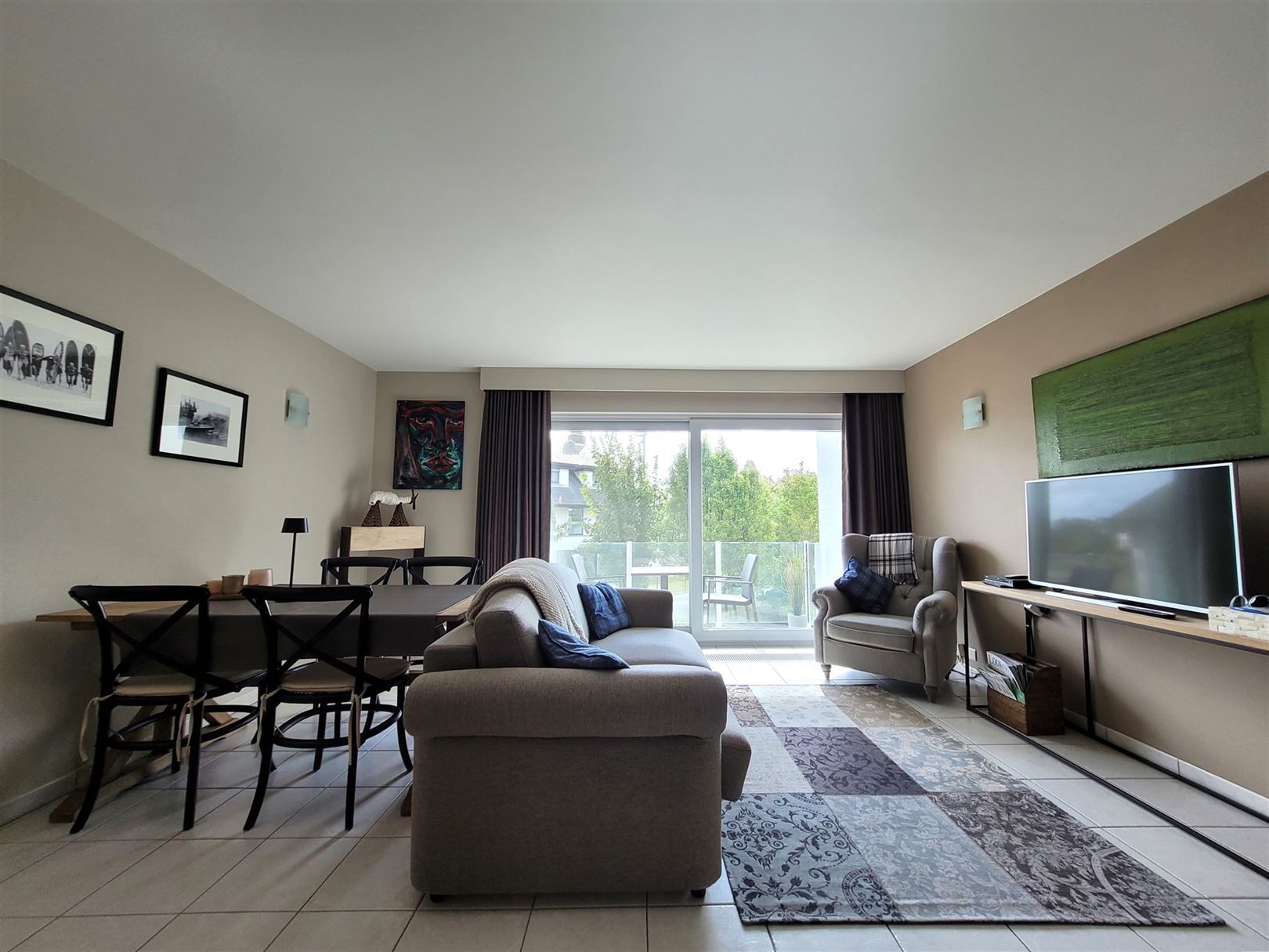 Lichtrijk appartement met garage box foto {{pictureIndex}}