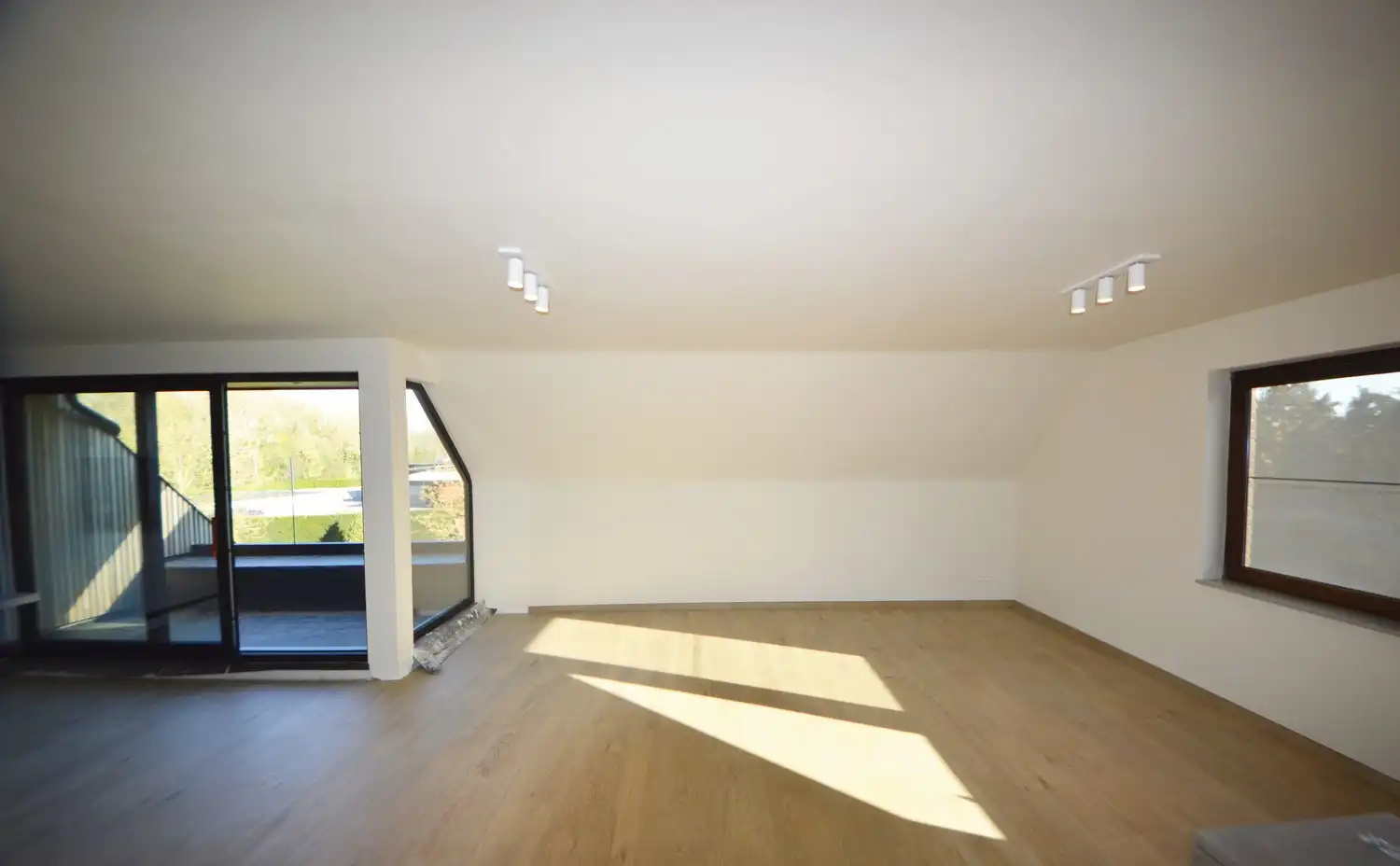 Ruim en lichtrijk gerenoveerd appartement (140 m²) INCL. 2 PARKEERPLAATSEN foto 22