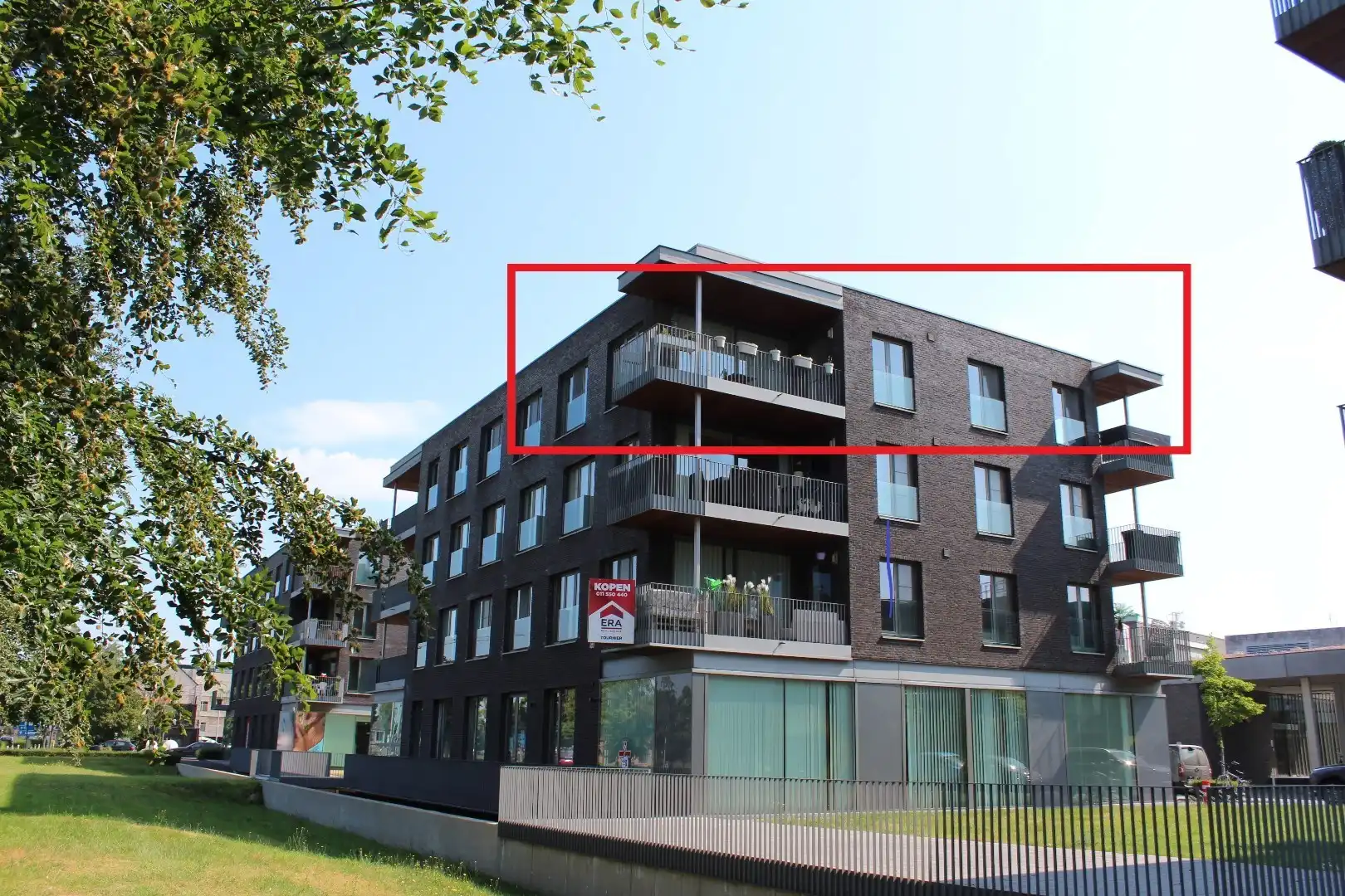 Ruim appartement met terras in het centrum van Lommel. foto {{pictureIndex}}
