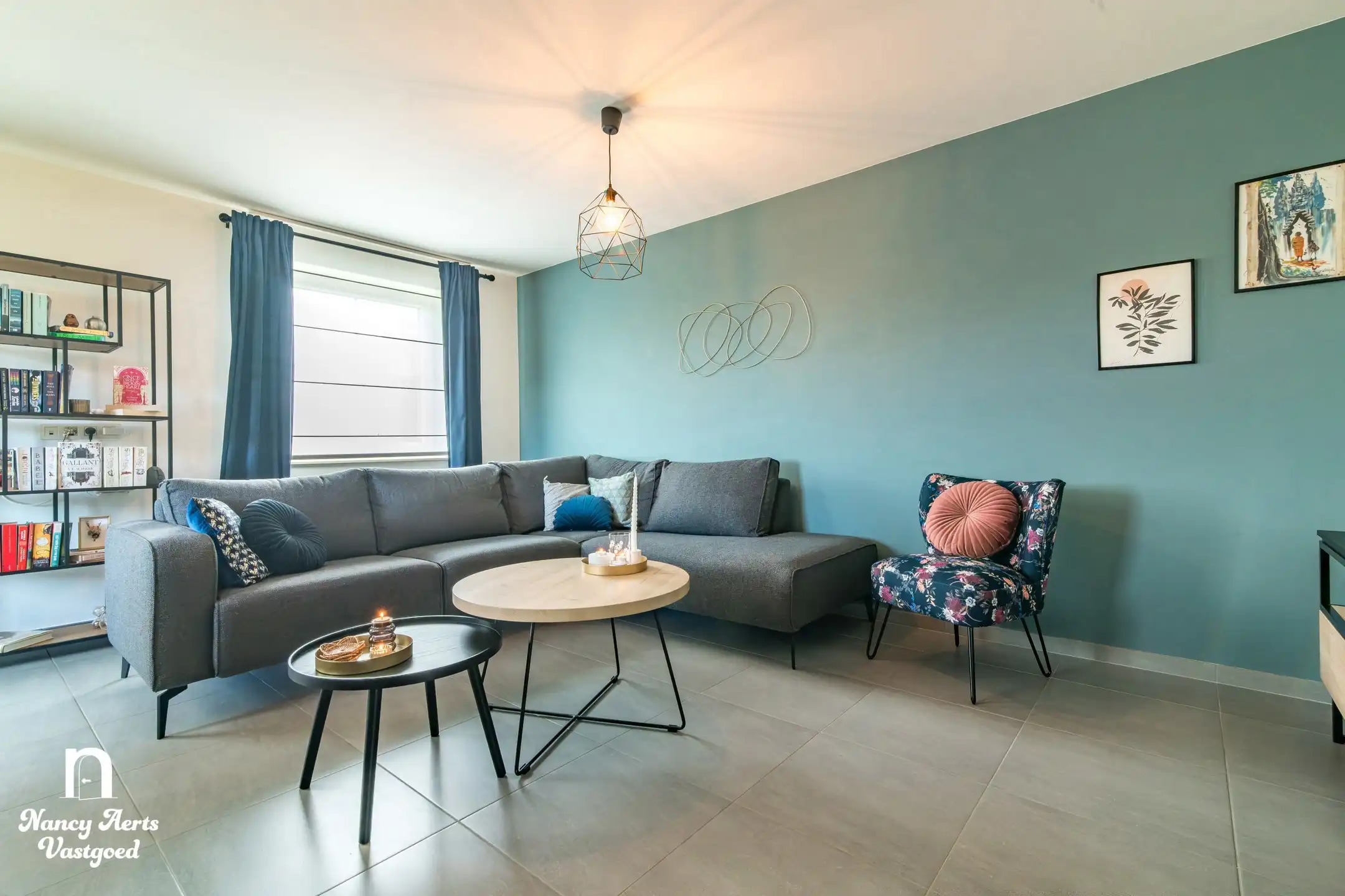 Instapklaar duplex-appartement met terras en 2 parkings foto 5