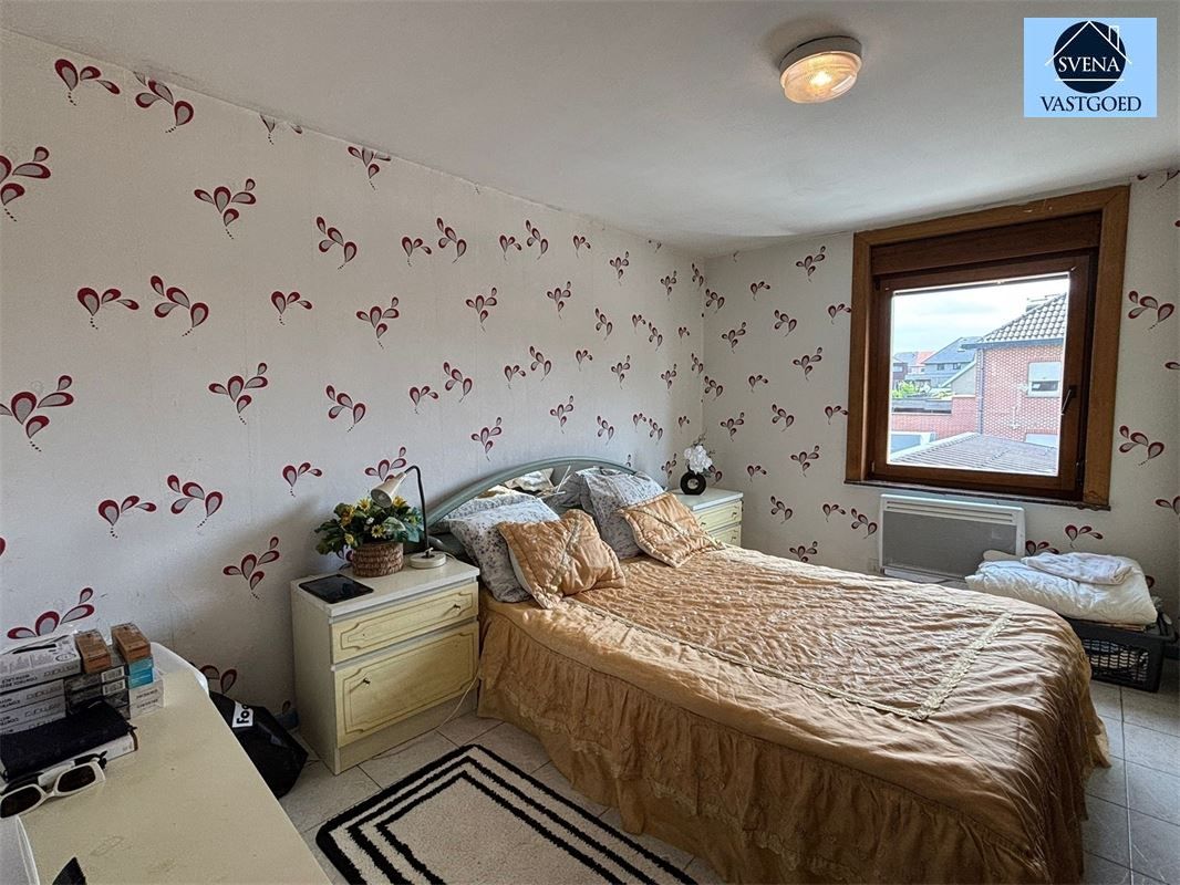 WONING MET 5 SLAAPKAMERS EN STADSTUINTJE. foto 8