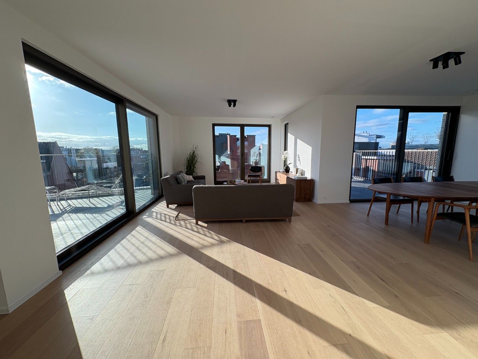 EXCLUSIEF EN LUXUEUS WONEN OP EEN BOOGSCHEUT VAN DE MARKT IN WAREGEM foto 4