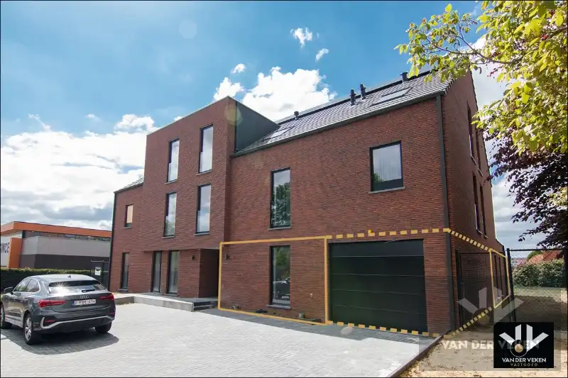 Ruim gelijkvloers nieuwbouwappartement met 2 slaapkamers, terras en een mooie tuin op een goed bereikbare locatie! foto 12