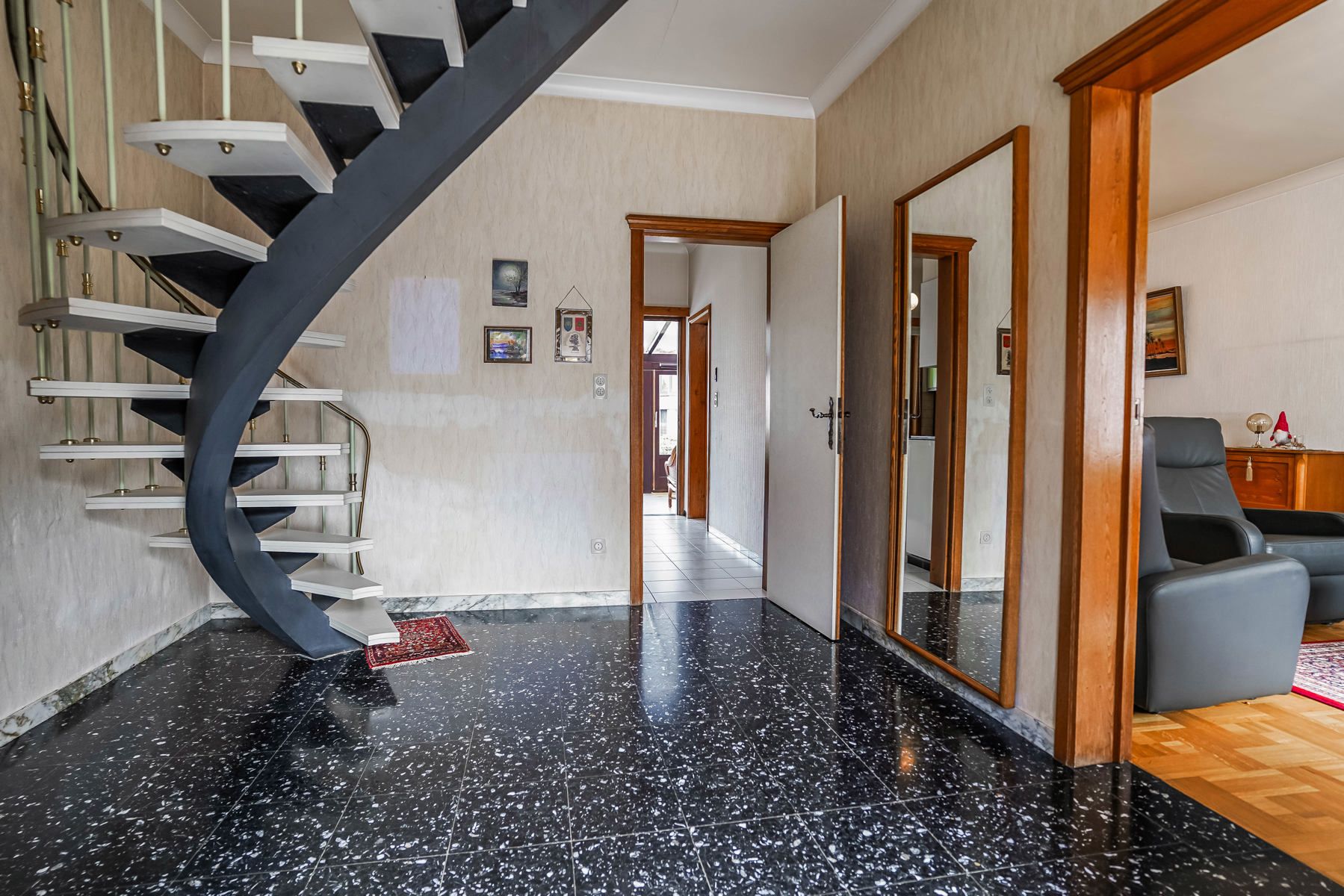 Gunstig gelegen, op te frissen HOB-woning te Kapelle-Op-Den-Bos foto 5
