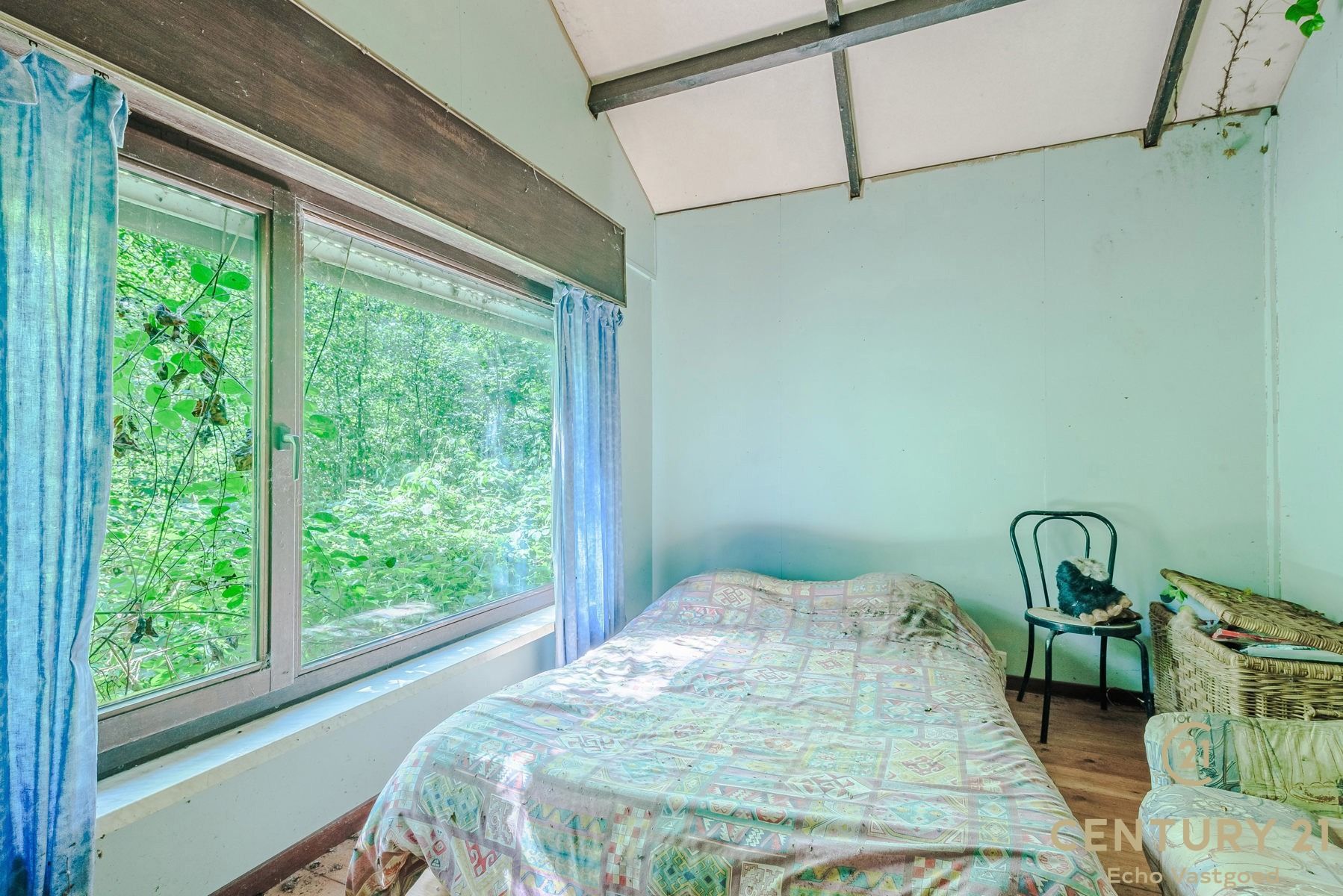 Volledig te renoveren vakantiechalet op een royaal perceel foto 11