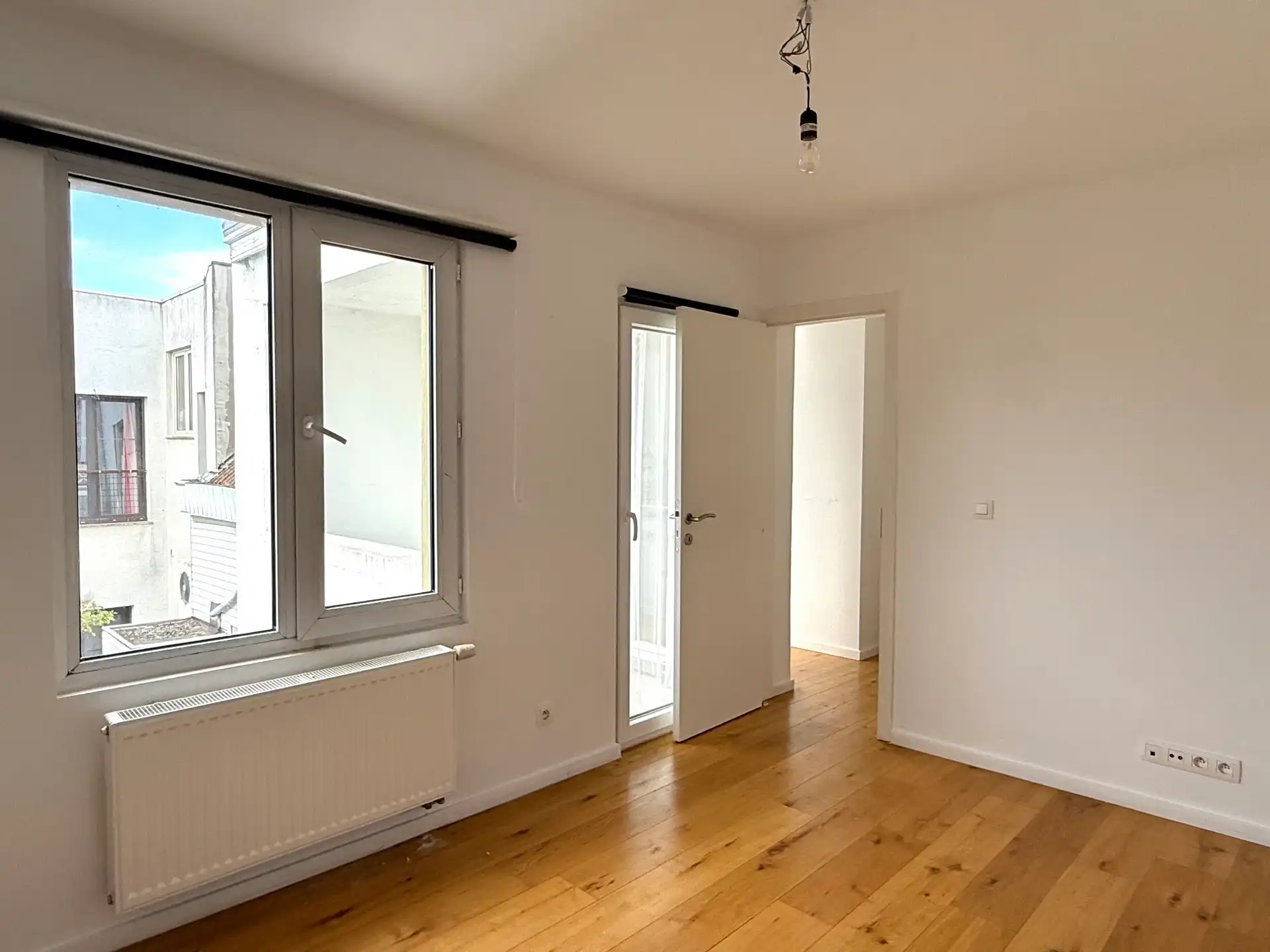 Modern 1-slaapkamerappartement van 72 m² met terras foto 6