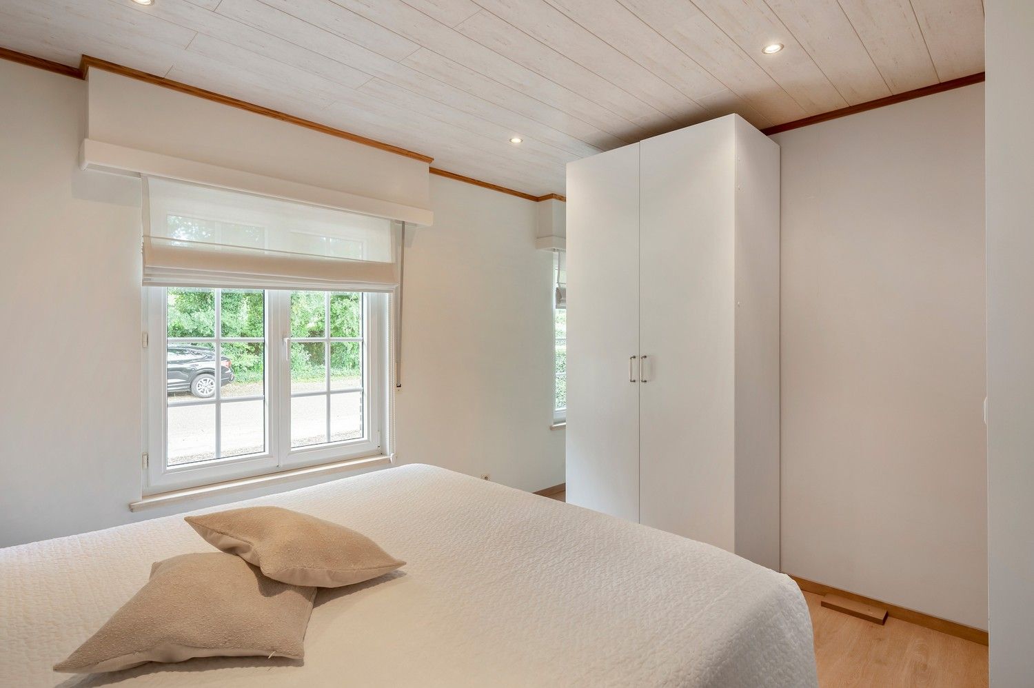 Ruime gezinswoning op breed en groot perceel van 1122m² foto 14