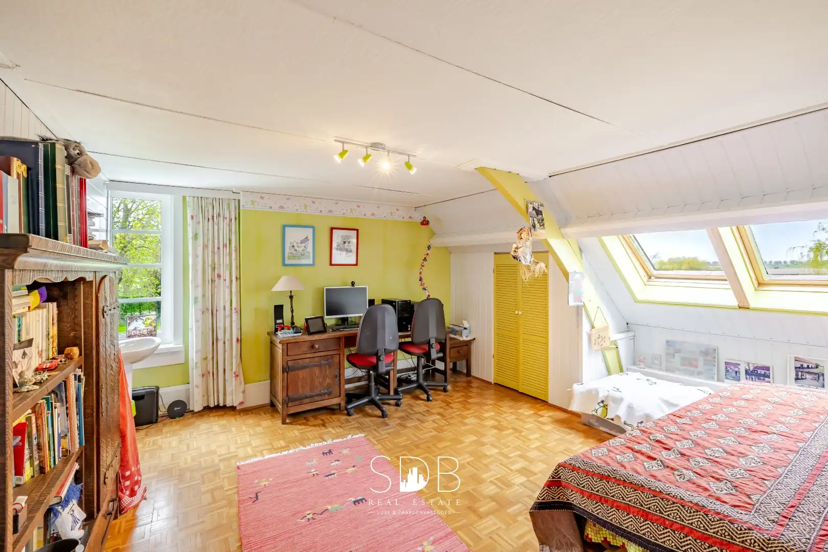 Landelijke woning met authentiek gastenhuis, stalgebouw, graslanden en buitenpiste op 20.285m² foto 15