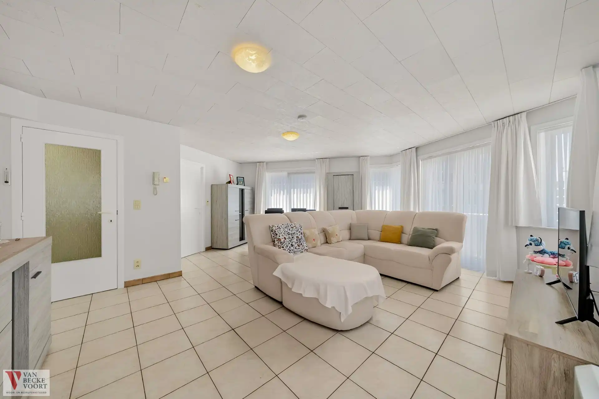Lichtrijk 2-slaapkamerappartement met stadszicht foto 2