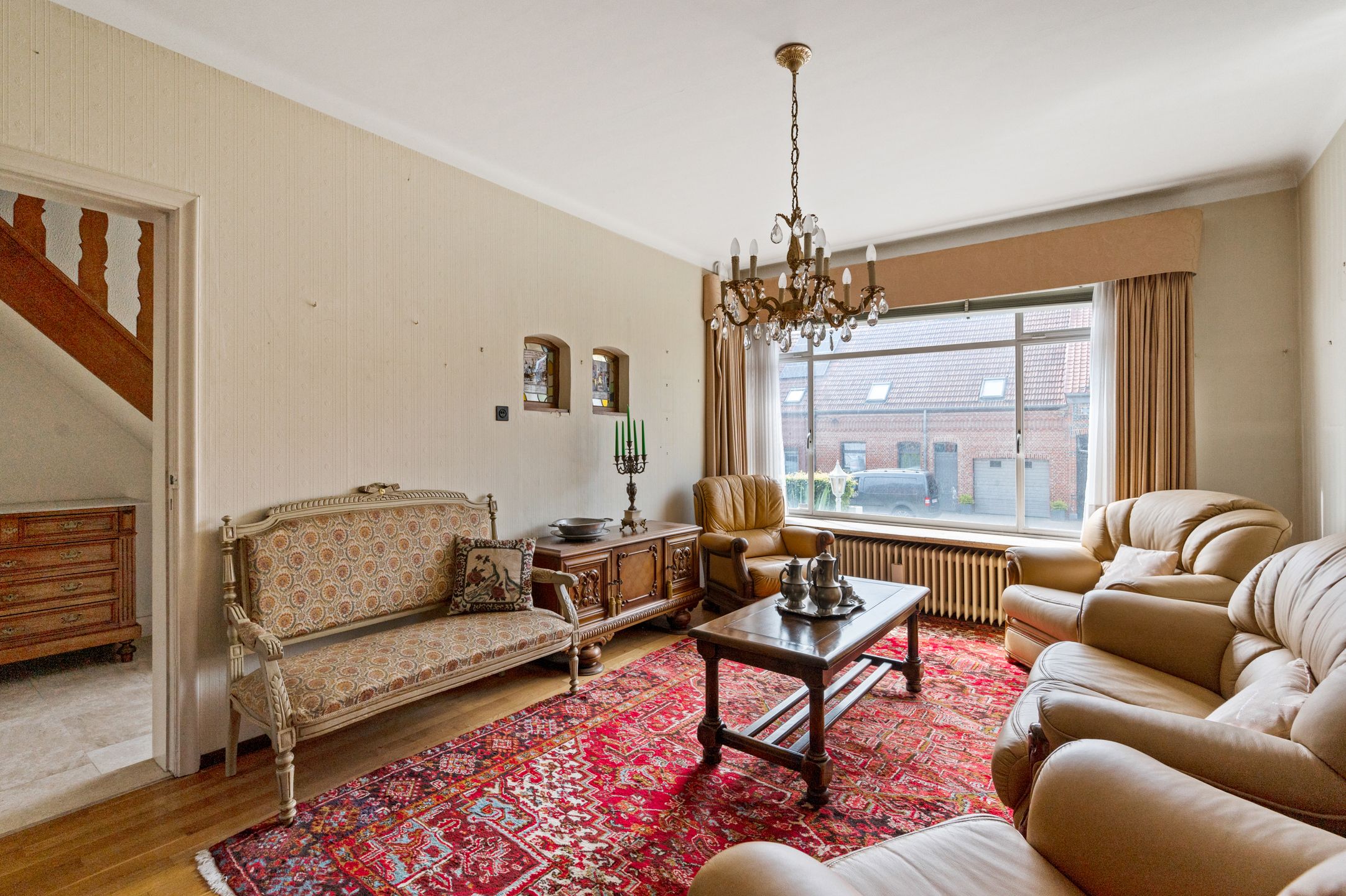 Ruime, te renoveren gezinswoning met 4 slpks, garage en tuin foto 5