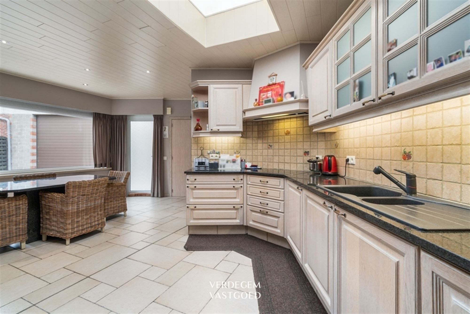 Karaktervolle woning met 3 slaapkamers en loods van 108m² foto 9