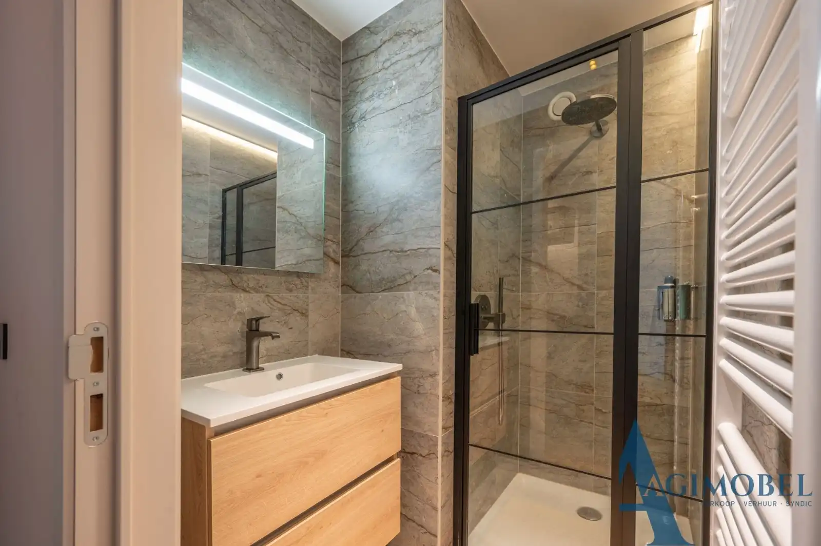 Exclusieve duplex penthouse met  ware vijfsterrenbeleving op een boogscheut van de Zeedijk. foto 17