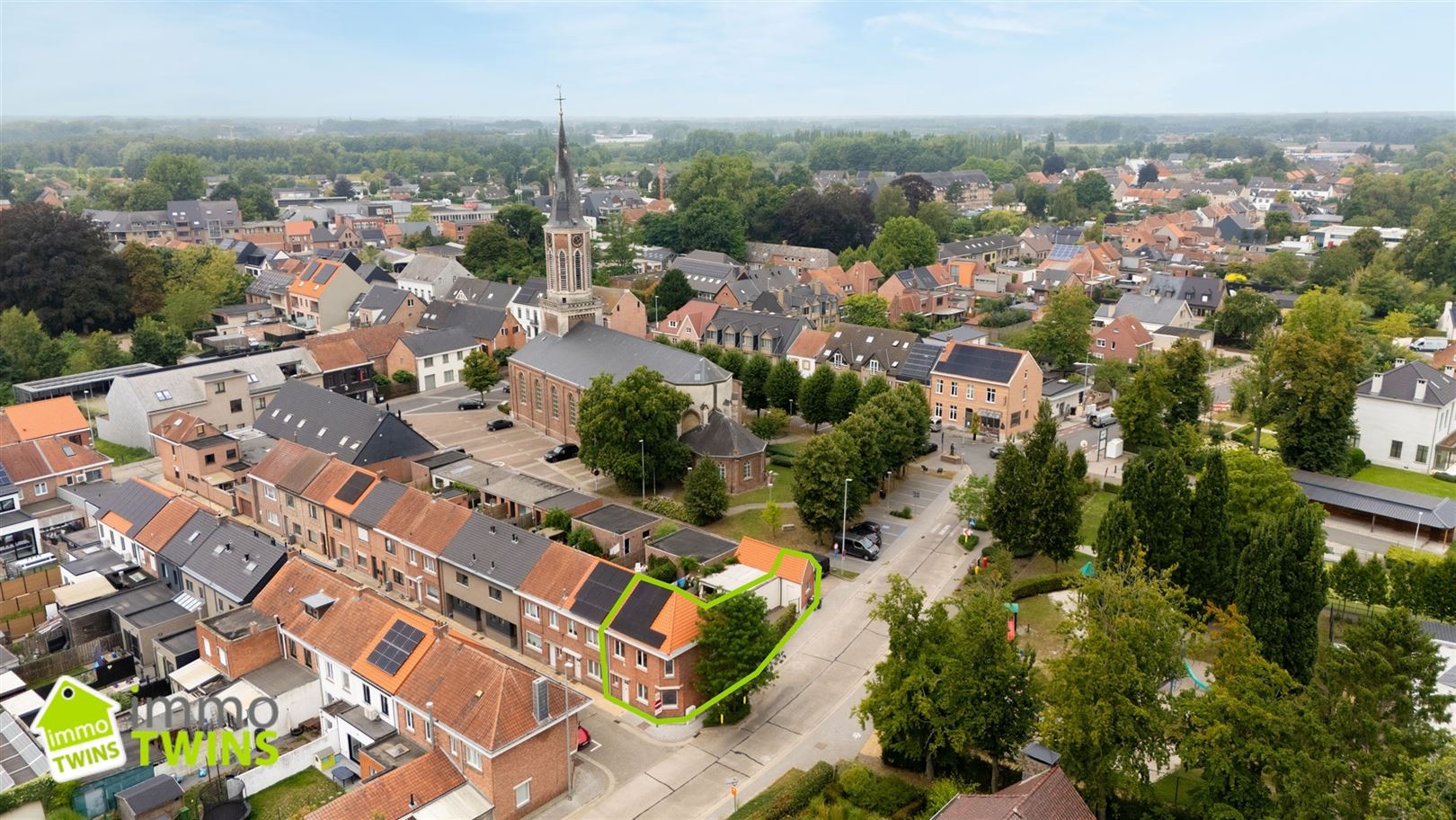 Volledig gerenoveerde halfopen woning met garage in het hart van Kemzeke foto 2