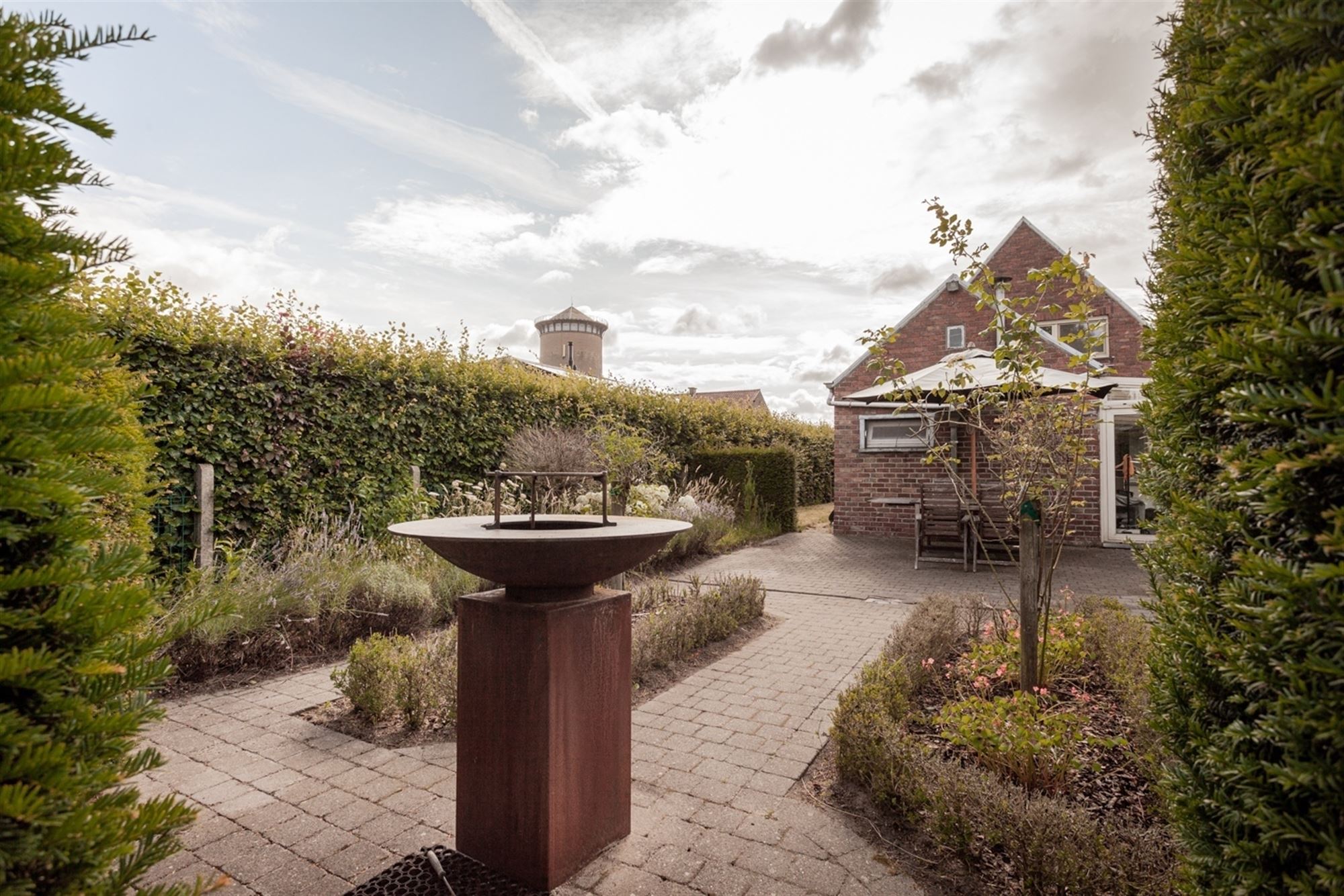 Charmante open woning met grote tuin! foto 4