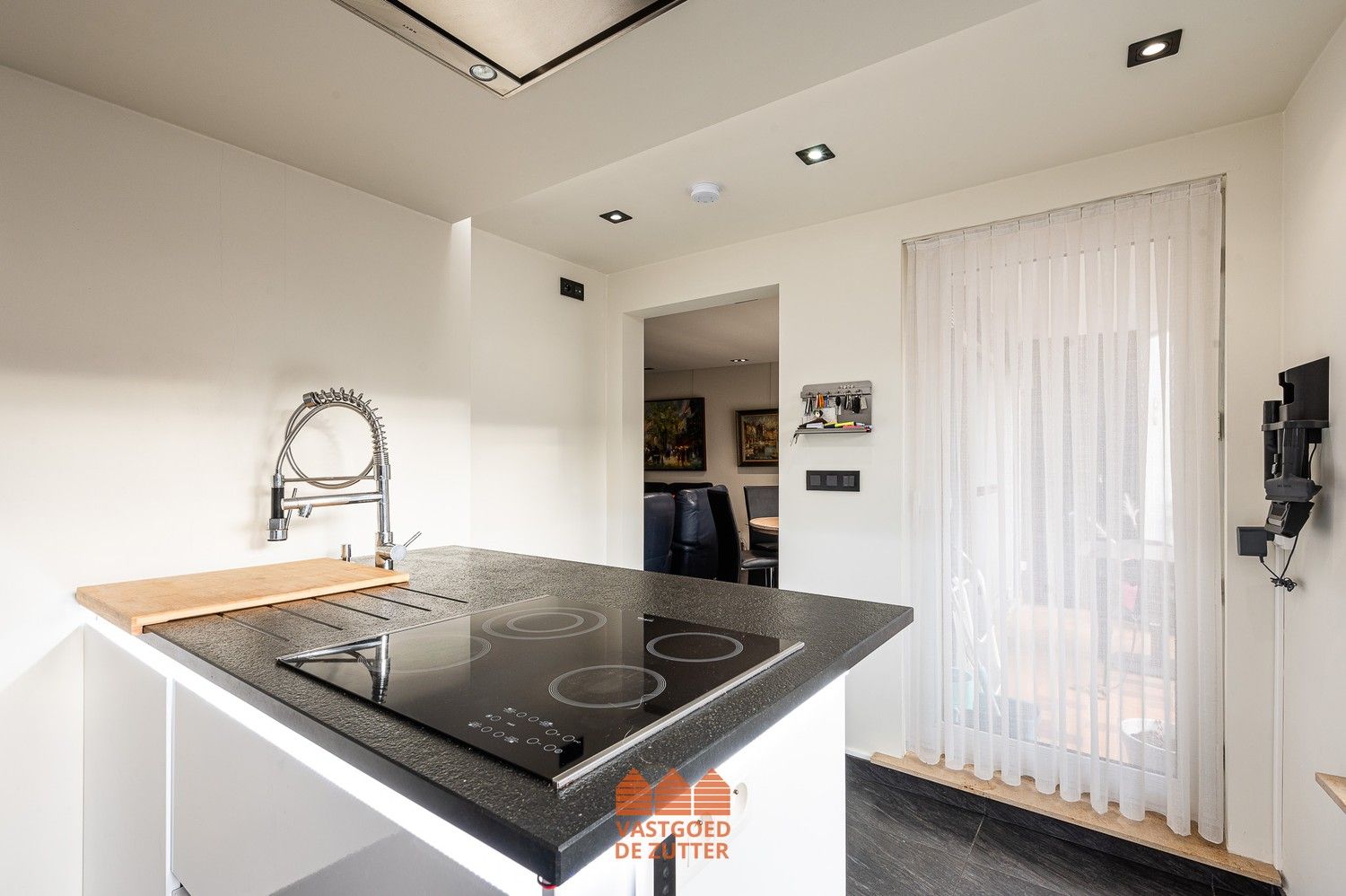 Instapklaar gerenoveerd appartement met terras foto 5
