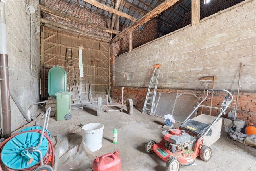 TE RENOVEREN GEZINSWONING MET LOODS IN HET LANDELIJKE GINGELOM foto 26