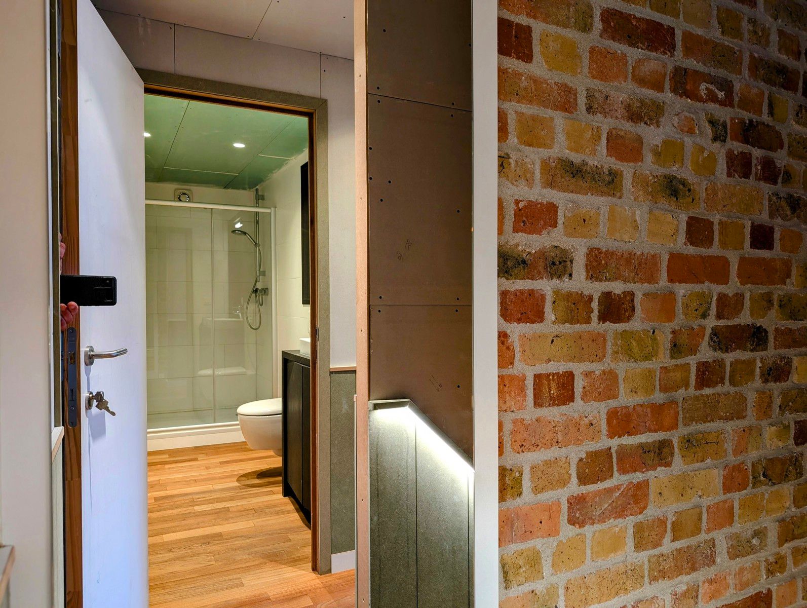 Te koop. Luxe gerenoveerde woning met wellness en garage – 4 slpks – vlakbij zee – instapklaar! foto 20