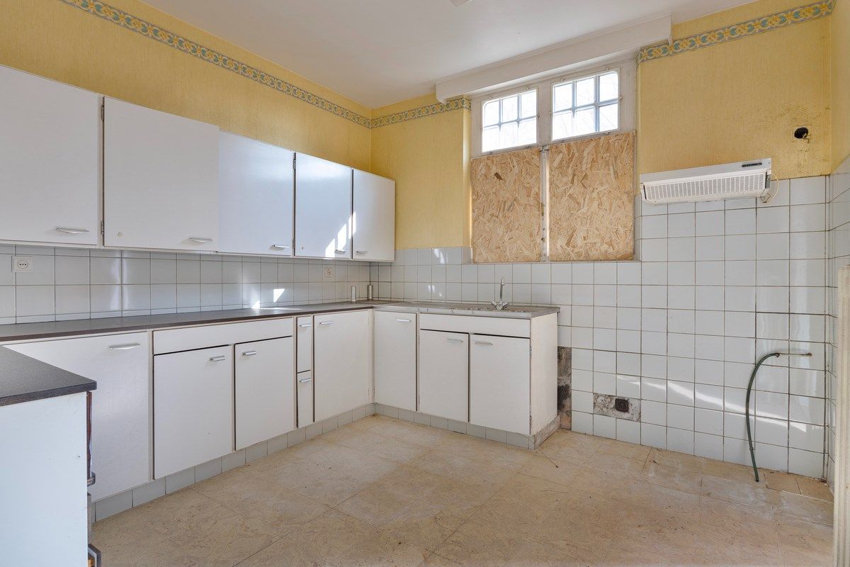 Te renoveren karaktervolle herenwoning op een prachtig perceel van 56 are. foto 8